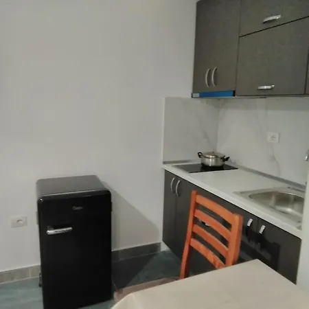 Besnik, For Rent *