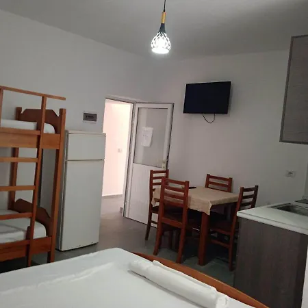 Besnik, For Rent * Vlora