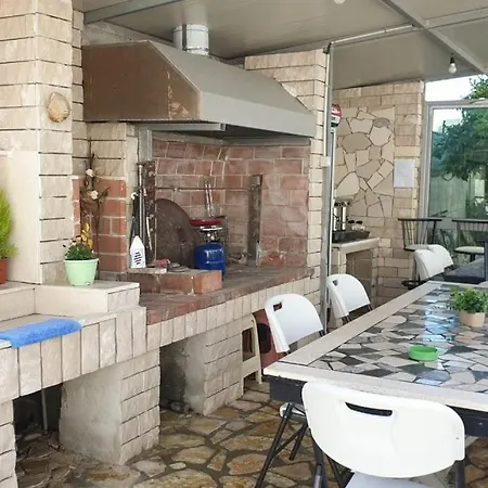 Besnik, For Rent