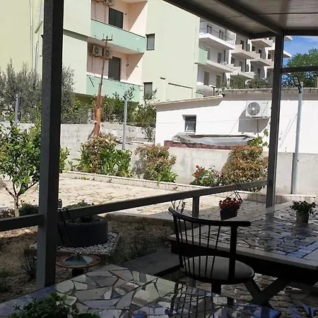 Besnik, For Rent