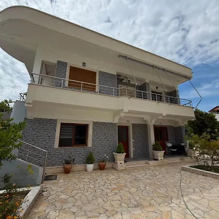 Besnik, For Rent