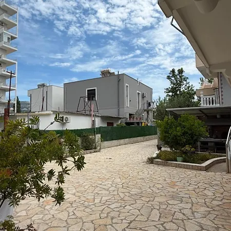 Besnik, For Rent アパート