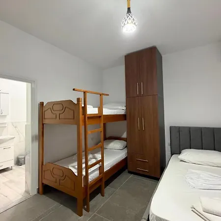 Besnik, For Rent アパート *