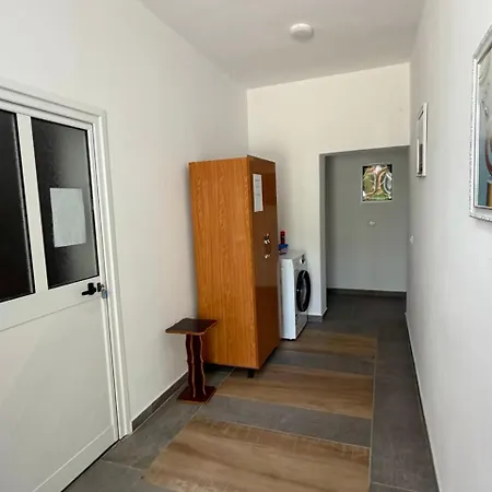 Besnik, For Rent アパート Vlorë