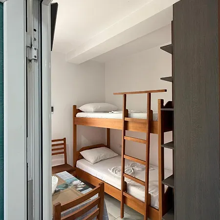Besnik, For Rent アパート *