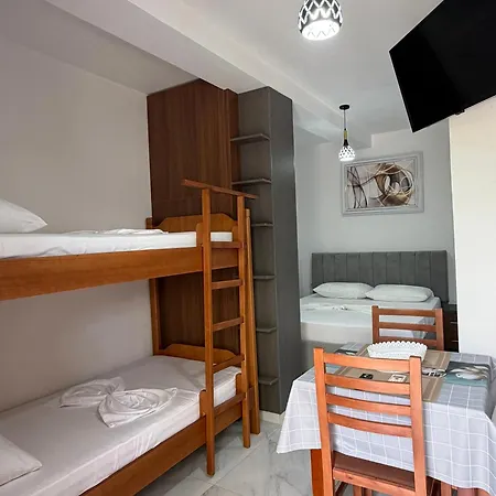 Besnik, For Rent アパート