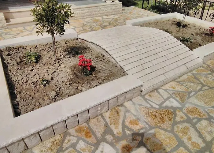 Besnik, For Rent Appartement *